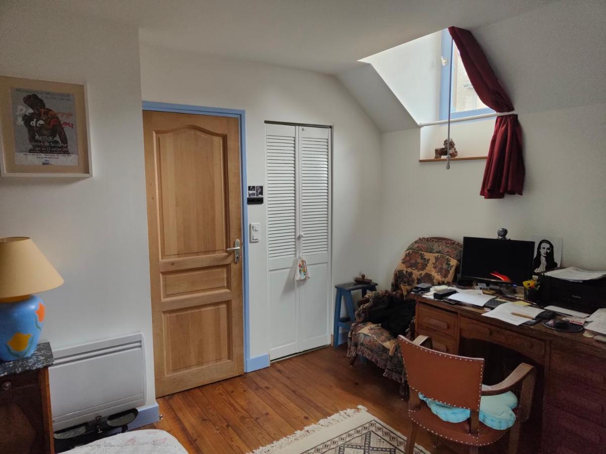モンルイ・シュル・ロワール La Maison Bleue De Husseau Ancienne Ferme Semi-Troglodytique 18E Siecleヴィラ エクステリア 写真