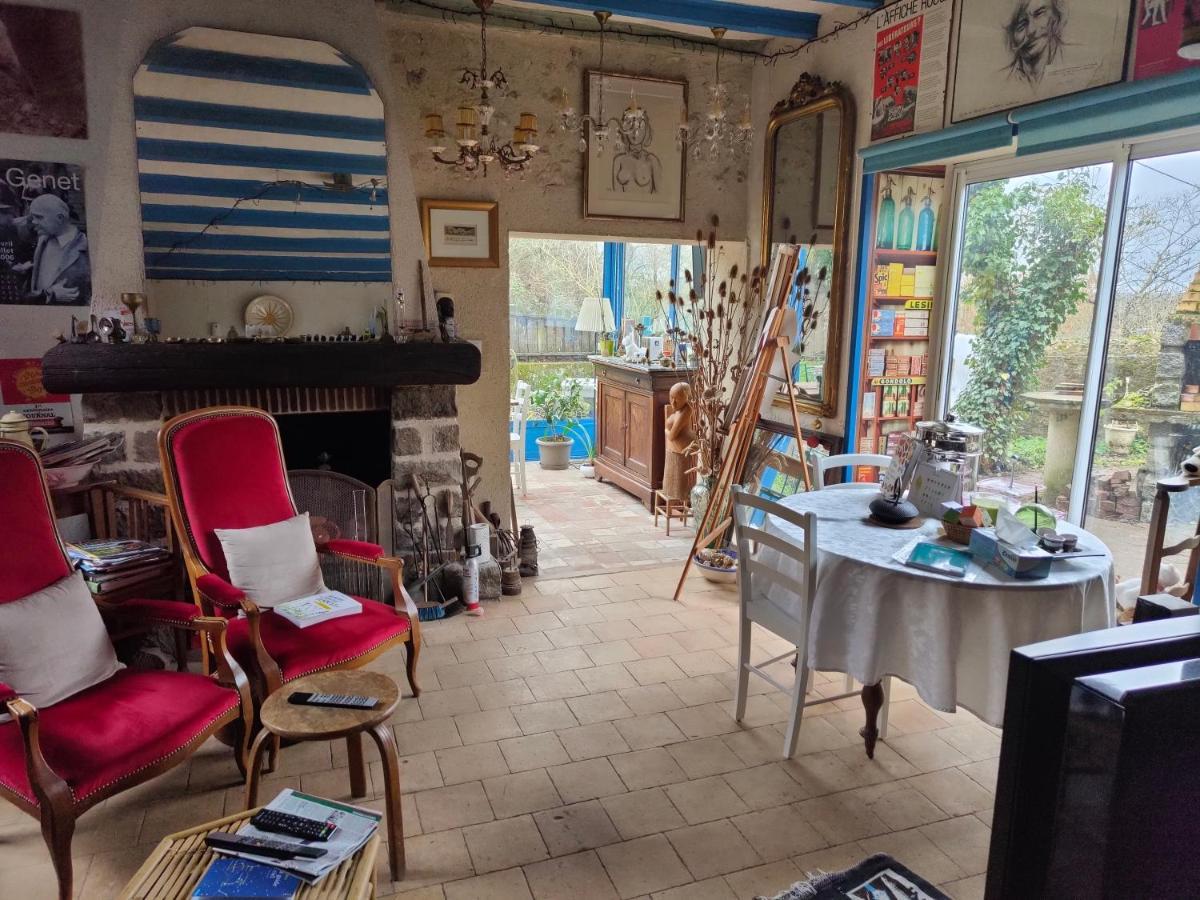 モンルイ・シュル・ロワール La Maison Bleue De Husseau Ancienne Ferme Semi-Troglodytique 18E Siecleヴィラ エクステリア 写真